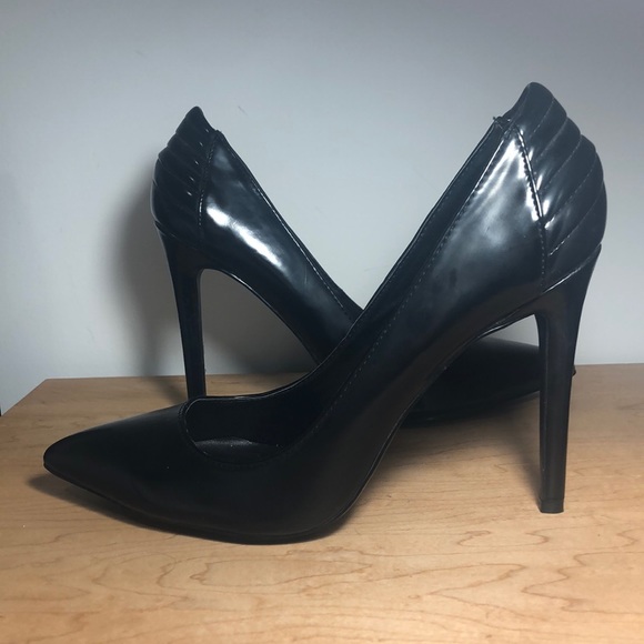 Steve Madden Black Pumps
